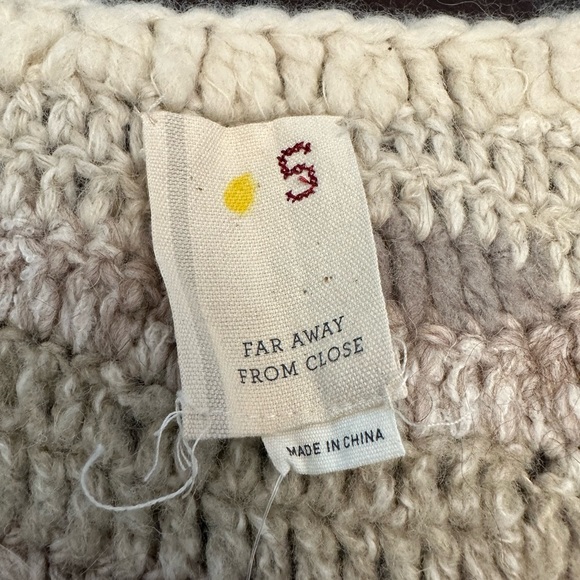 Far Away from Close Atacam sweater - Picture 10 of 11